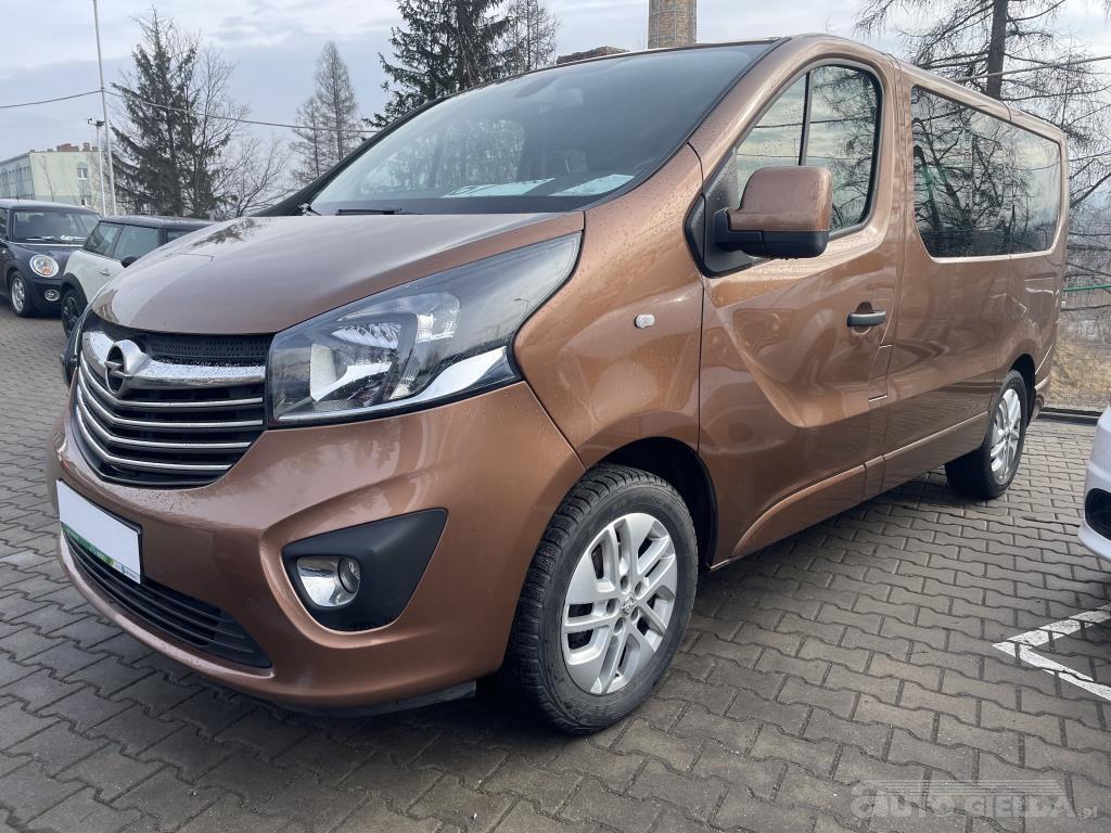 OPEL VIVARO 8osób-Navi-Alu17-Hak