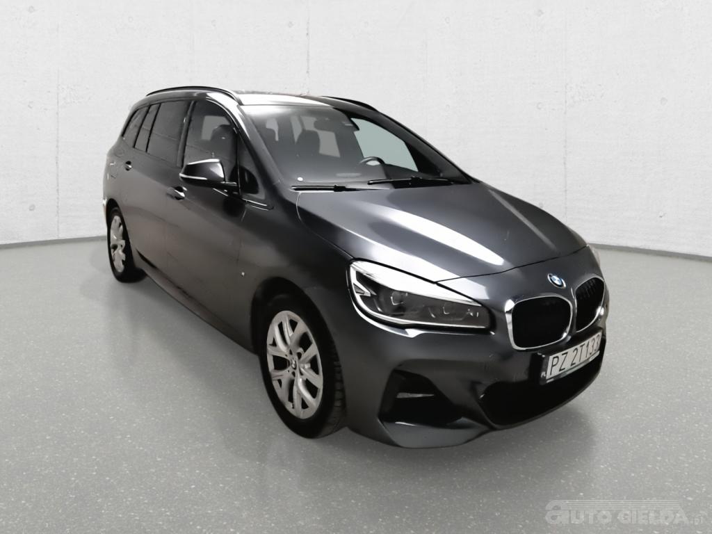 BMW 218 mini-van