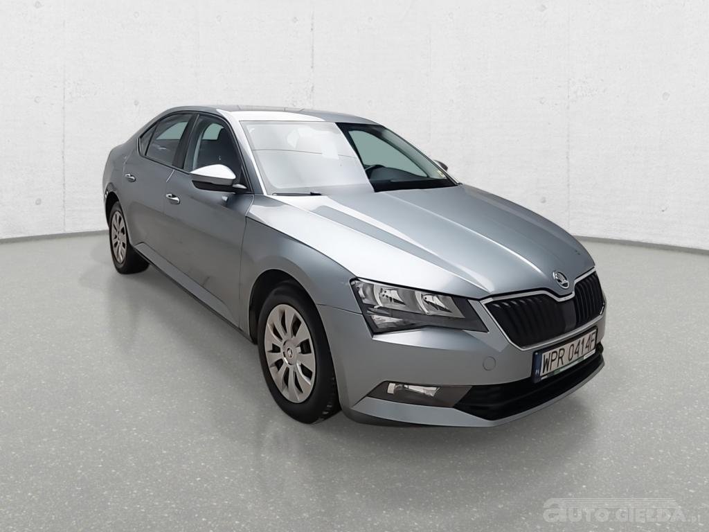 SKODA SUPERB sedan (limuzyna)