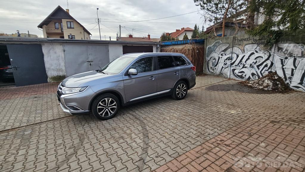 MITSUBISHI OUTLANDER